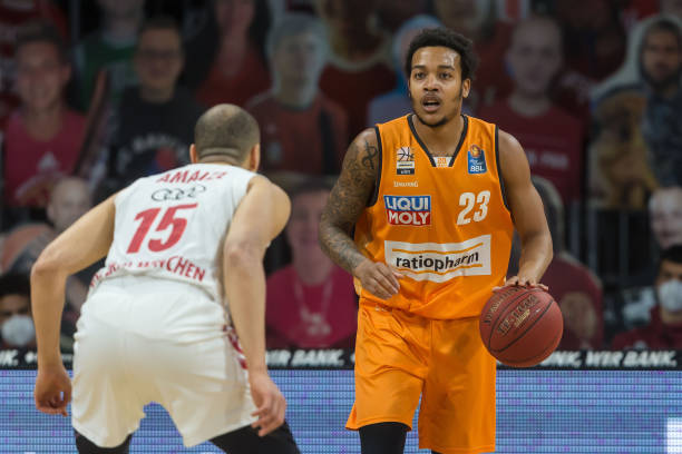 容与扎巴尔 容与扎巴尔