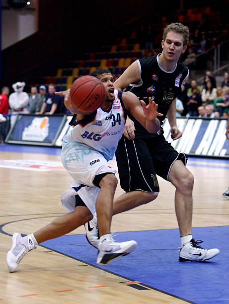 他们两次扳 他们两次扳